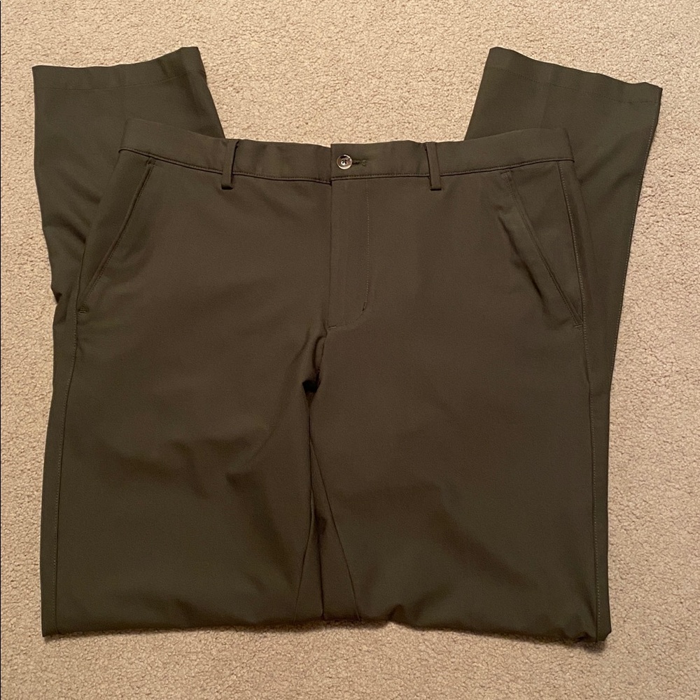 Greg Norman 34x32 Men's flat front olive green Dress Pants.